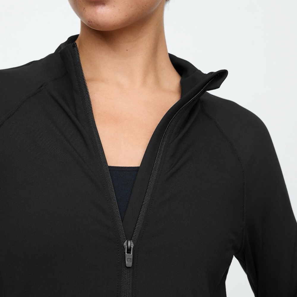 Gap Bodyfit Black Zipup - Picture 2 of 4